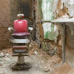 11 Photos of Decaying Abandoned Interiors