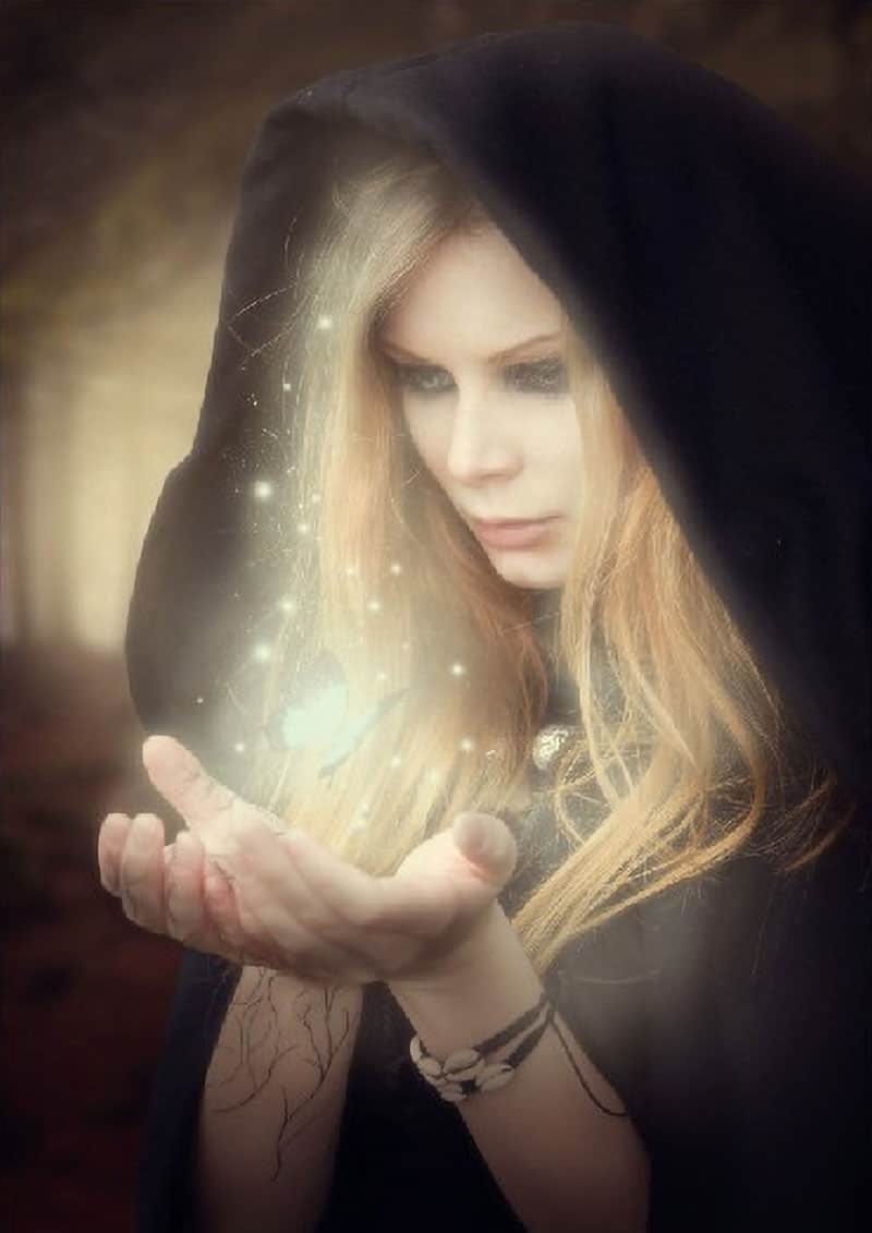 How to Create a Magic-Yielding Sorceress Photo Manipulation